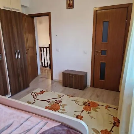 Casa Si Curte Confortabila 빌라 *